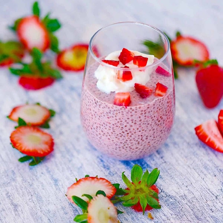 Popsicles with Strawberries and Chia Seed